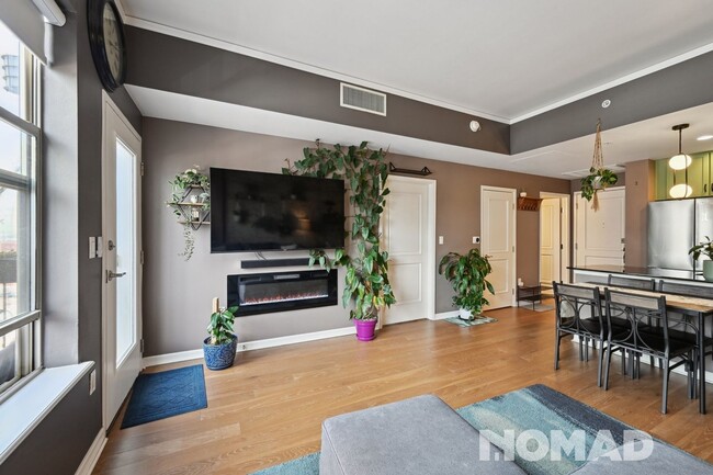 Building Photo - Charming 1BR/2 BATH Condo in Denver