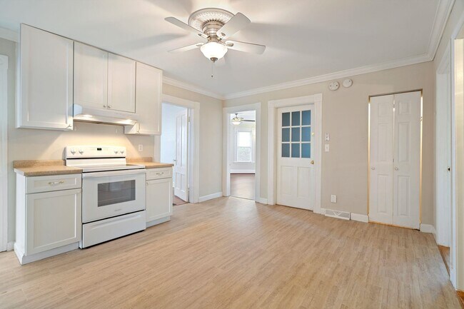 Building Photo - 132 Alsace St