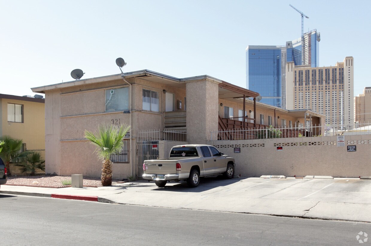 Foto del edificio - 321 - 325 W Cincinnati Ave