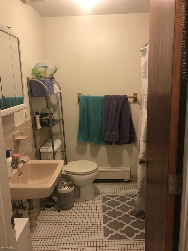 Building Photo - 1 br, 1 bath Apartment - 569 Somerville Av