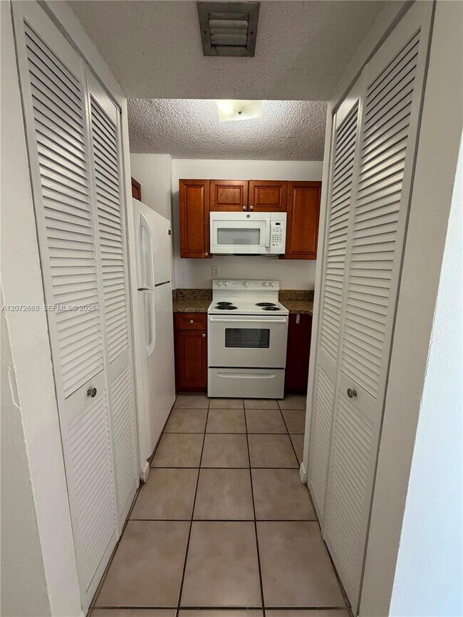 Foto del edificio - 8145 NW 7th St