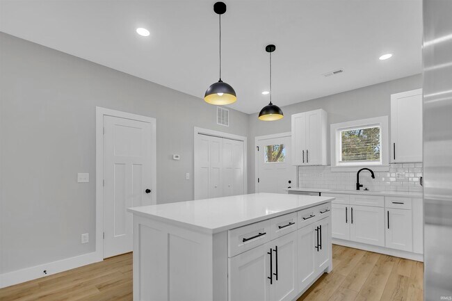 Foto del edificio - 204 E 17th St