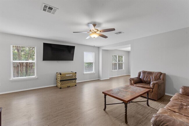 Foto del edificio - 3508 Sandy Brook Dr
