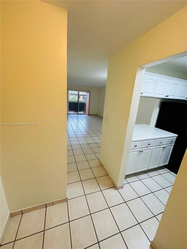 Foto principal - 677 SW 9th Ave