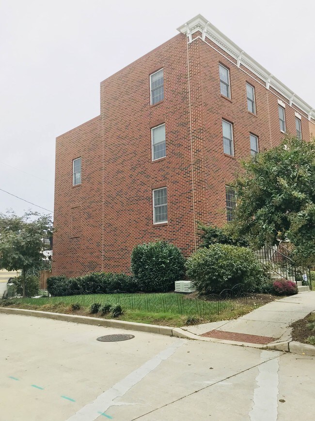 Building Photo - 1501 Stack St