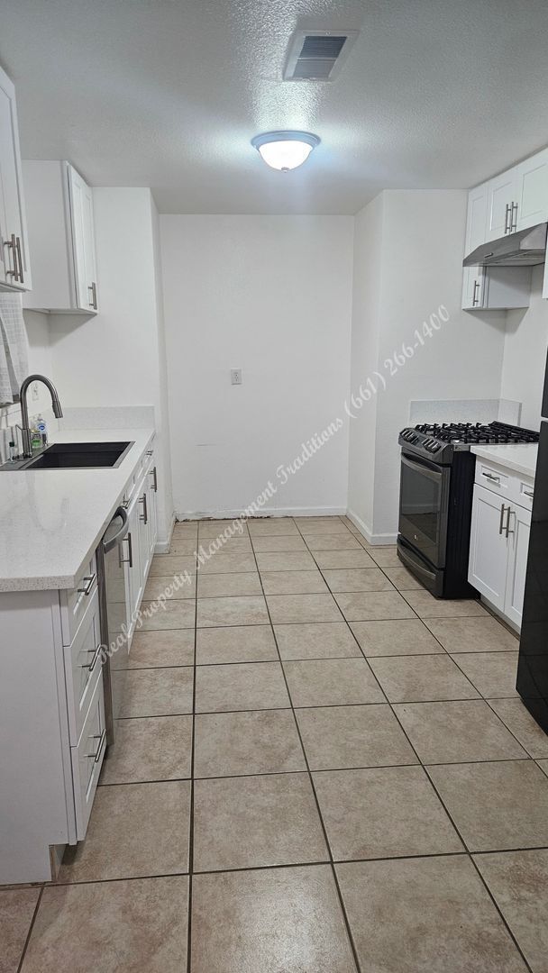 Foto del edificio - *** Please call us @ 661-266-1400 for information on availability, showings and applications proc...