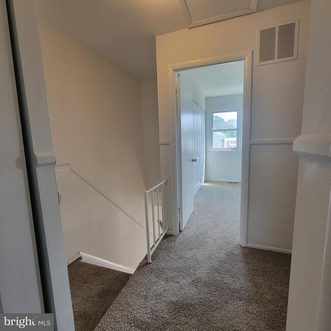 Foto del edificio - 8235 Tomlinson Ct