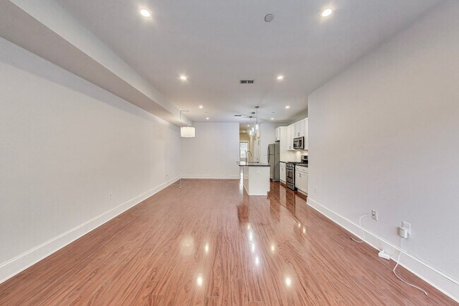 Foto del edificio - Welcome to Unit 202 at the Arboretum Condo...
