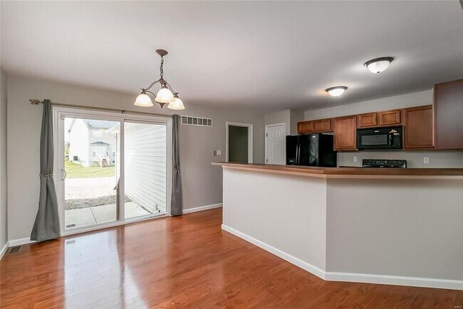 kitchen - 256 Countryshire Dr