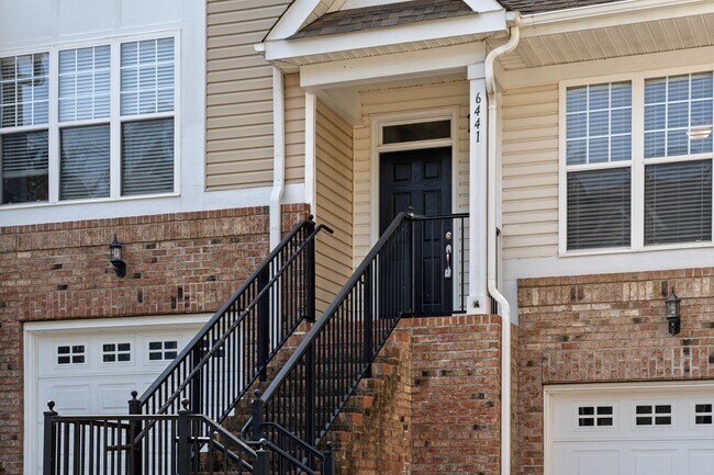 Foto del edificio - Fantastic Three Bedroom Townhouse in Charlotte