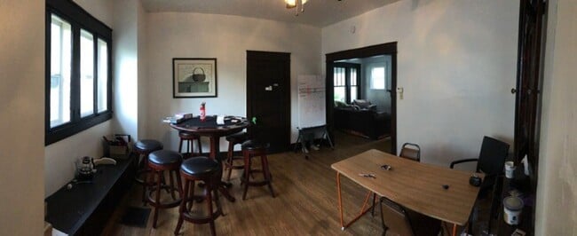 Foto del edificio - Large 4 Bed/2 Bath House in Quiet Neighbor...