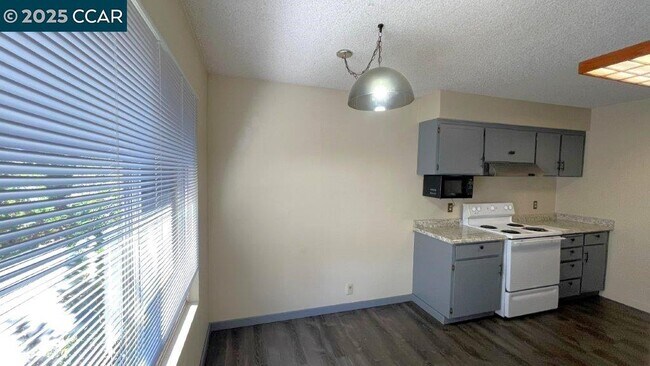 Foto del edificio - 4260 Clayton Rd