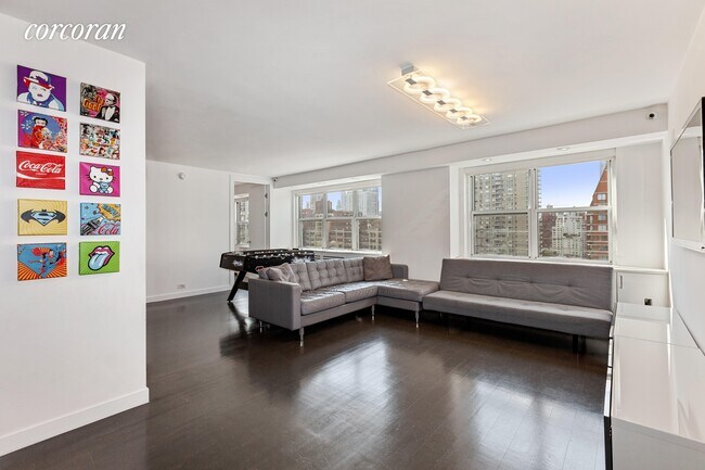 Building Photo - 401 E 74th St
