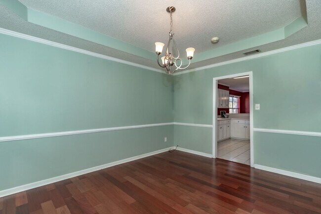 Foto del edificio - Beautiful 4 Bedroom, 2 Bath home with Large Yard