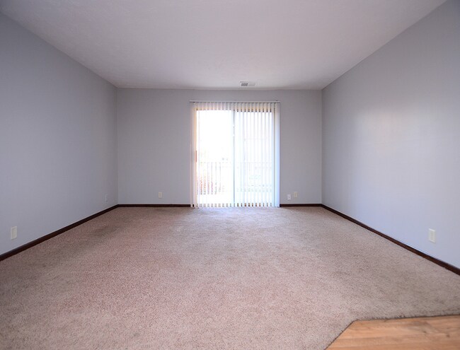 Foto del edificio - 2333-2339 Benson Gardens Blvd