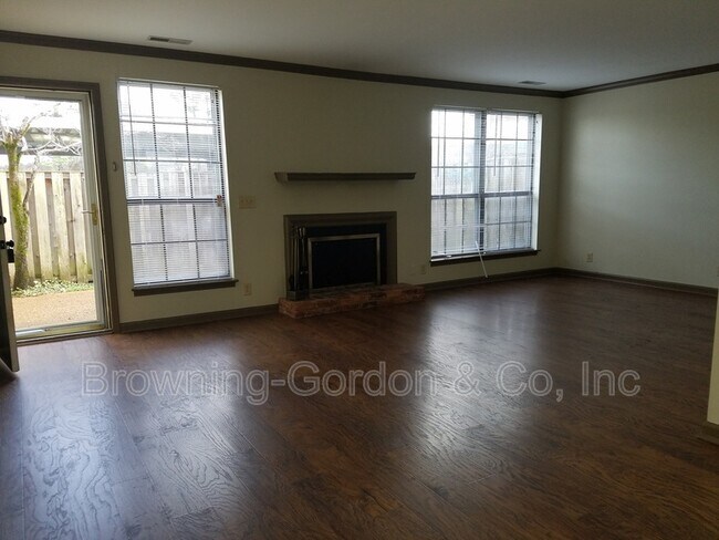 Foto del edificio - 828 General George Patton Rd