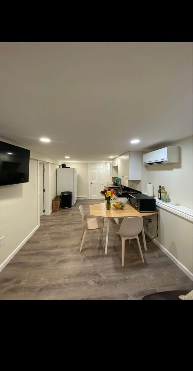 Living/Dining area - 33 Bridge St