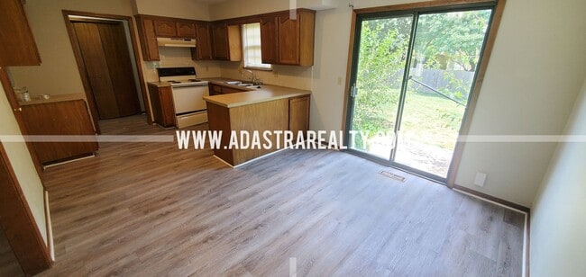 Building Photo - Affordable Duplex in Blue Valley School District-Available NOW!!