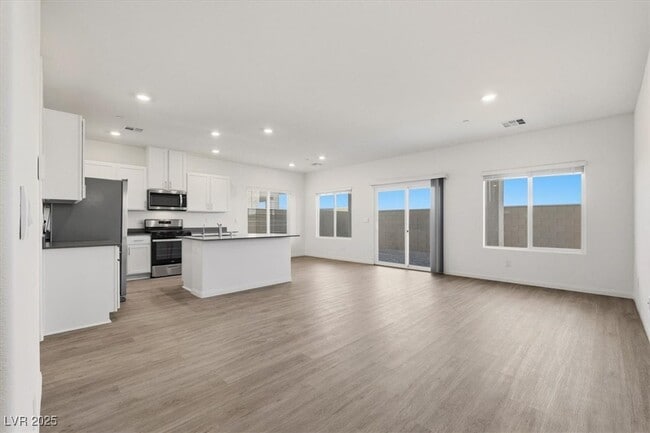 Building Photo - 502 Red Lovebird Ave