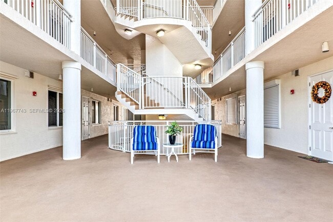 Building Photo - 601 N Miramar Ave