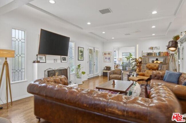 Building Photo - 8998 Lloyd Pl