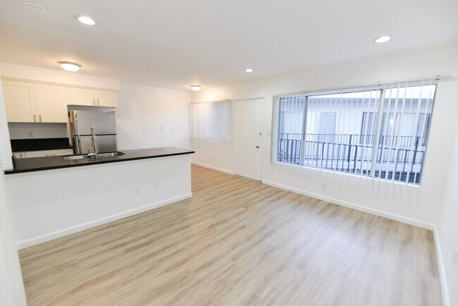 Building Photo - 247 Avenida Del Poniente