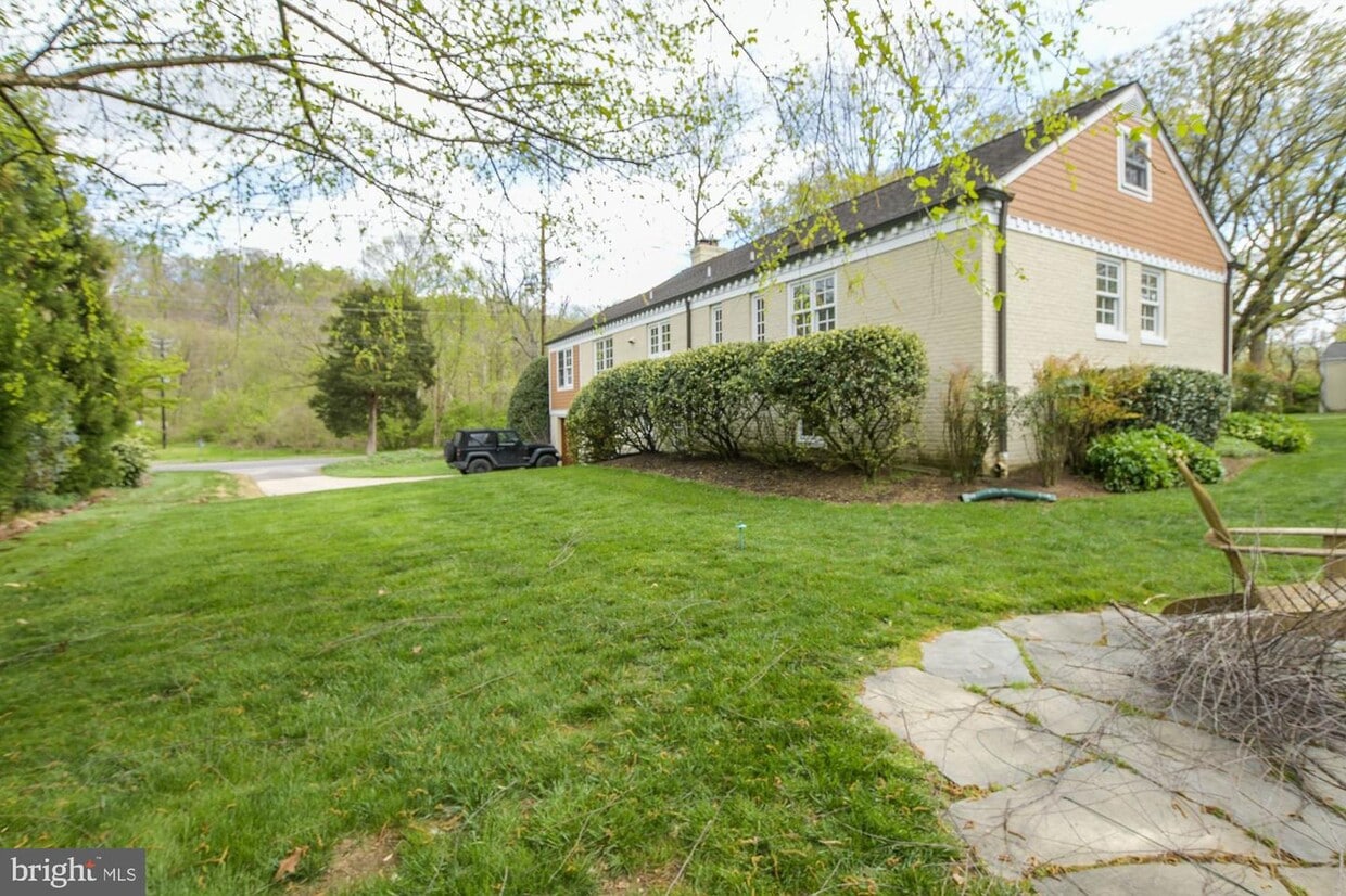 9228 Levelle Dr, Chevy Chase, MD 20815 House for Rent in Chevy Chase