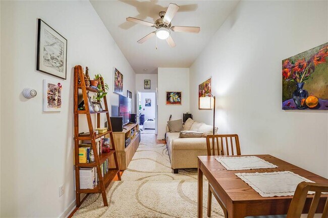 Living room - 420 Bloomfield St