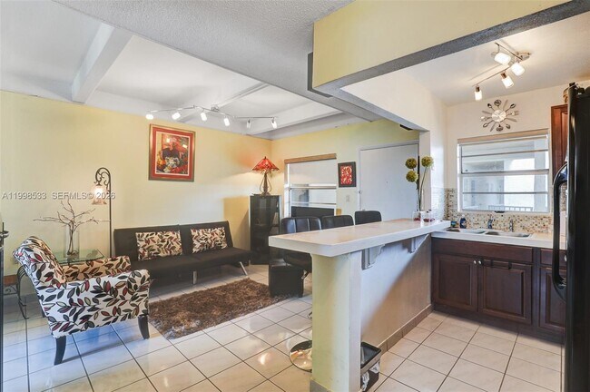 Foto del edificio - 3536 NE 168th St