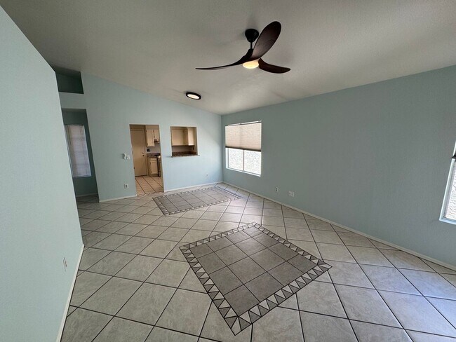 Photo - 1119 N Carriage Ln House