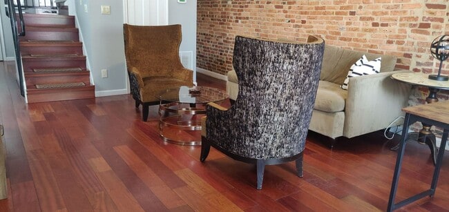 Building Photo - Chamring 2-Bedroom Locust Point Townhome w/ Deck