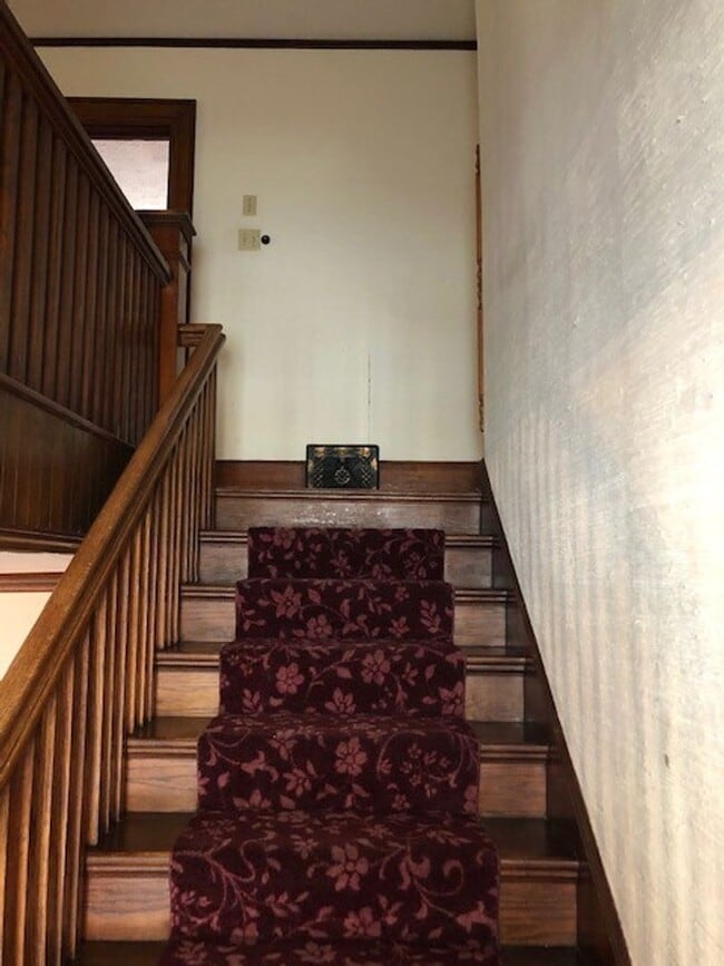 Building Photo - Beautiful College Hill Home
