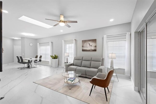Foto del edificio - 5730 Parkview Lake Dr