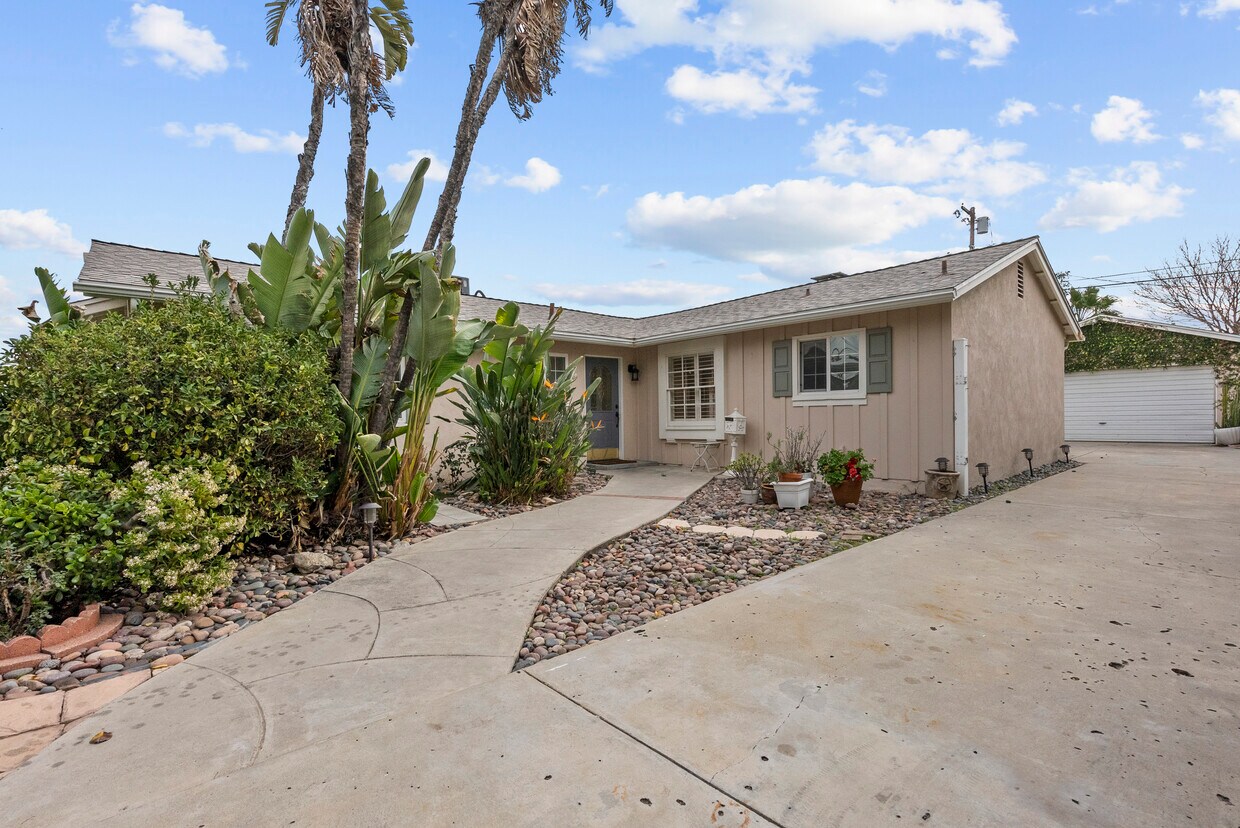 Foto principal - 17206 McKeever St