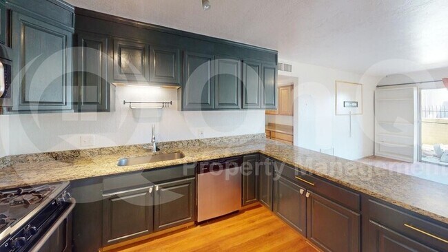 Foto del edificio - 812 S Langley Ave