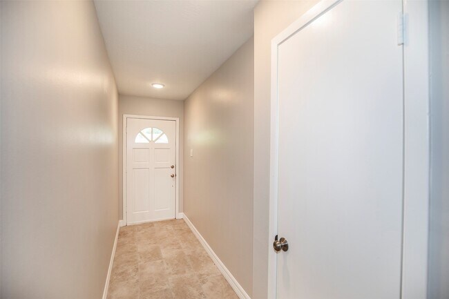 Foto del edificio - 802 Wavecrest Ln