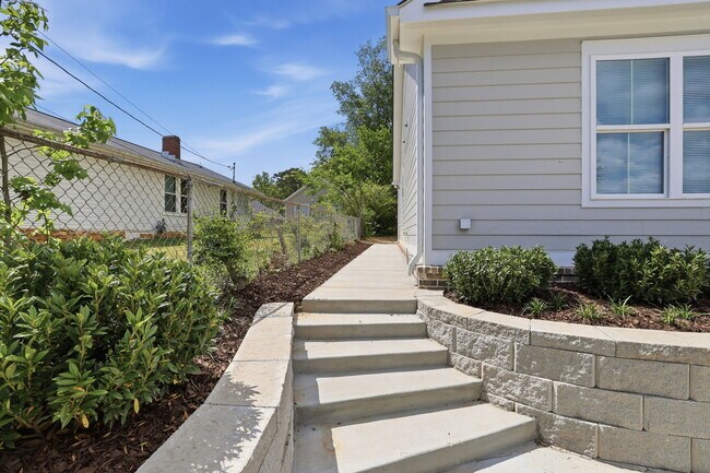 Foto del edificio - 705 Woodmore Ln