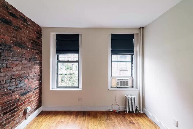 Building Photo - 141 West 10th Street