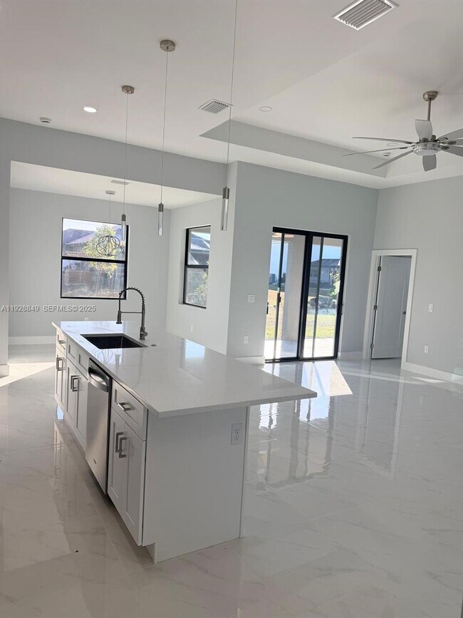 Foto del edificio - 313 El Dorado Blvd N