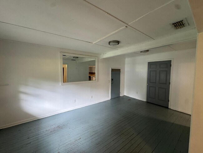 Foto del edificio - 1638 Sharkey St