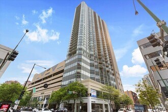 Building Photo - 111 W Maple St