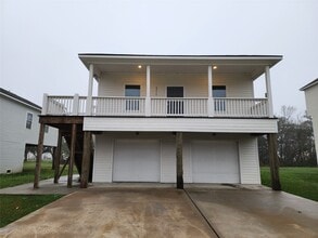 Building Photo - 6202 White Oak Dr
