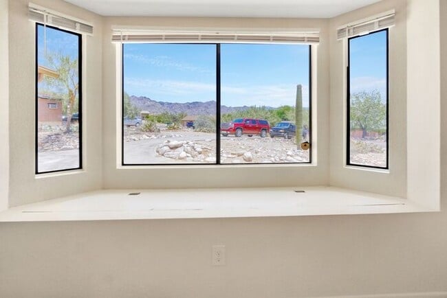 Building Photo - Huge corner lot with beautiful mountain vi...