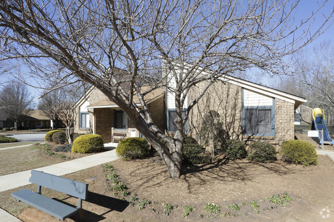 Building Photo - Pine Ridge Apartments