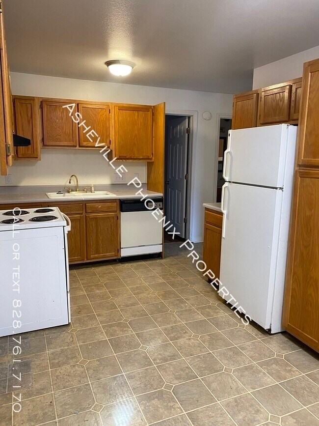 Building Photo - 452 Reems Creek Rd