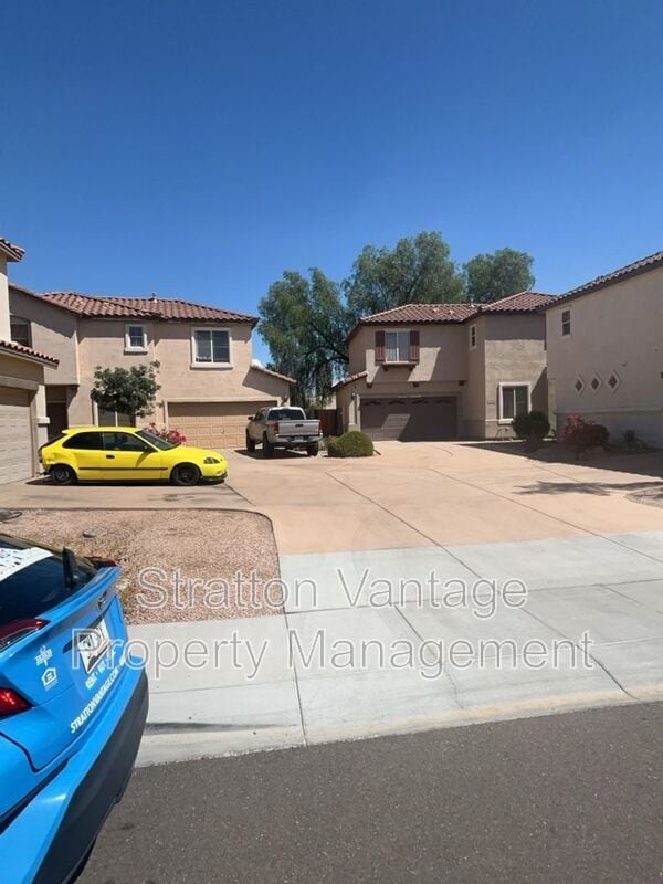 Building Photo - 2185 N Mosley Dr