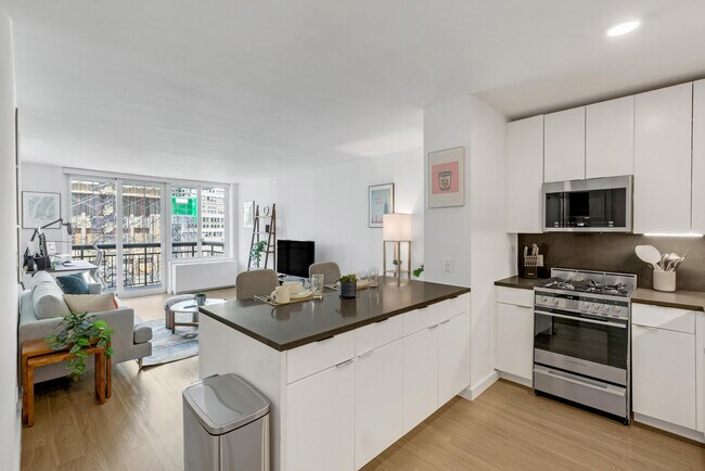 Foto del edificio - 64B W 37th St