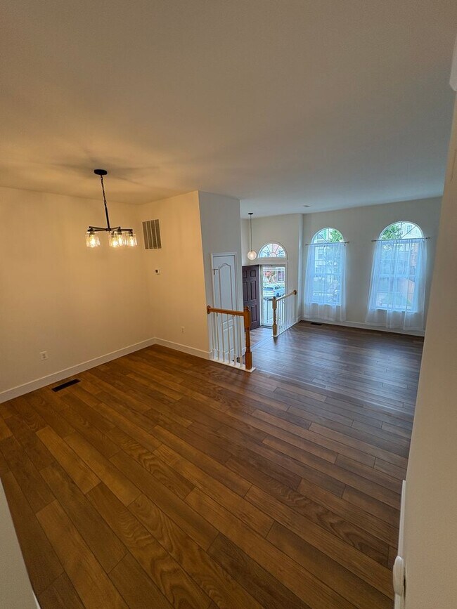 Foto del edificio - Welcome to this beautifully updated home i...