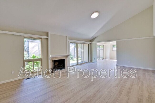 Foto del edificio - 1234 Blackberry Terrace