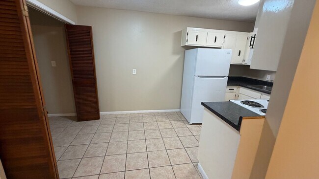 Foto del edificio - 600 N Bob Little Rd